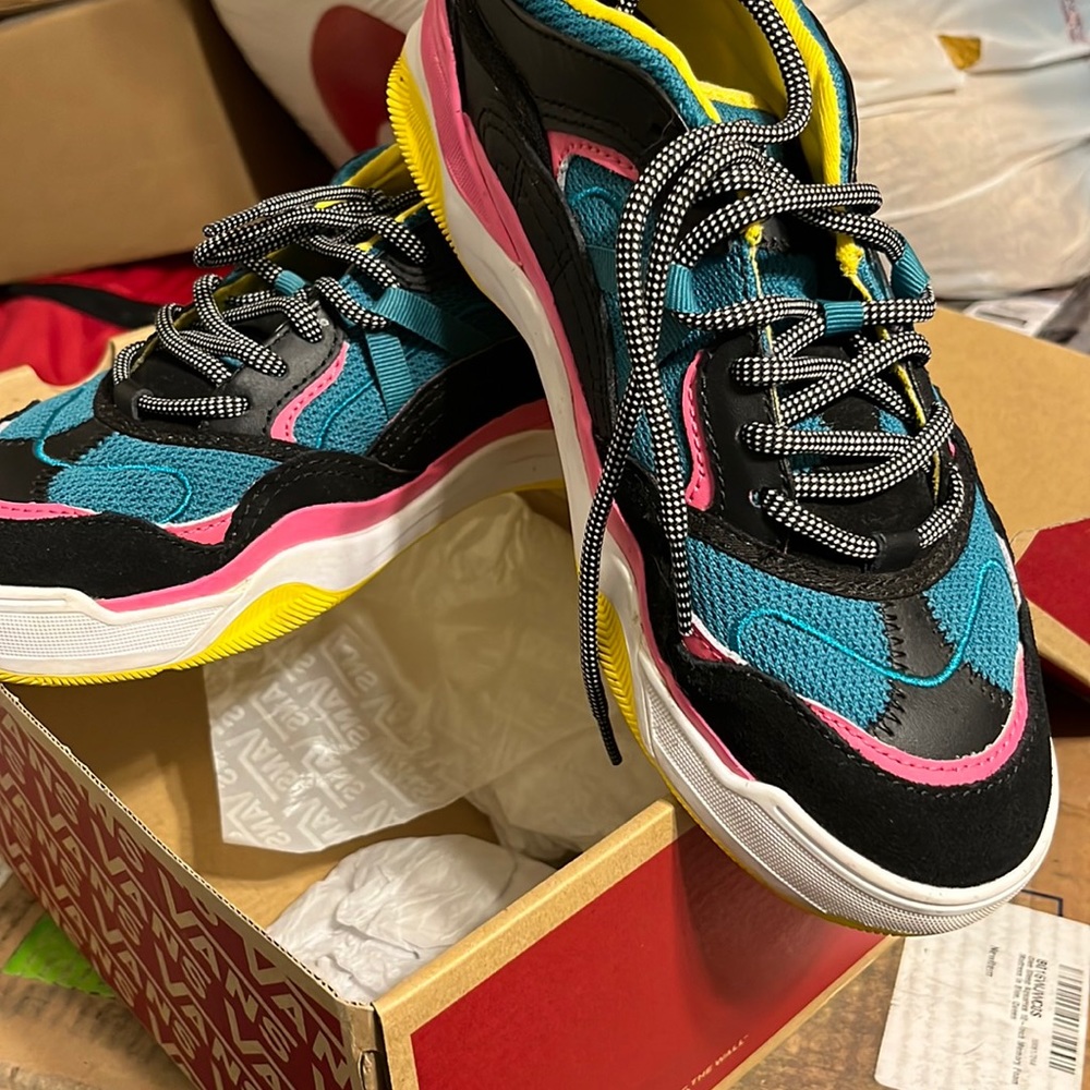 Barely Worn Variz Wc VANS